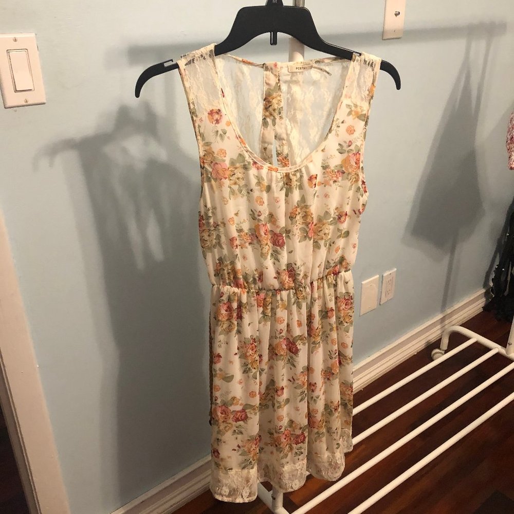 cute flowery dress with lace detail